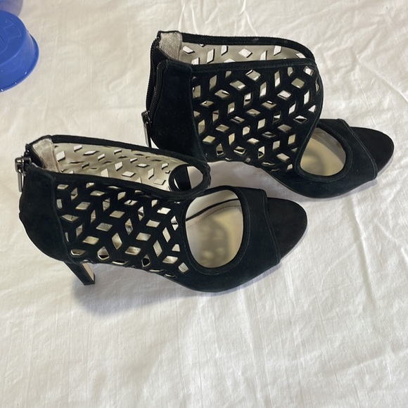 BCBGeneration Black Heels Size 7-1/2 - Picture 3 of 4